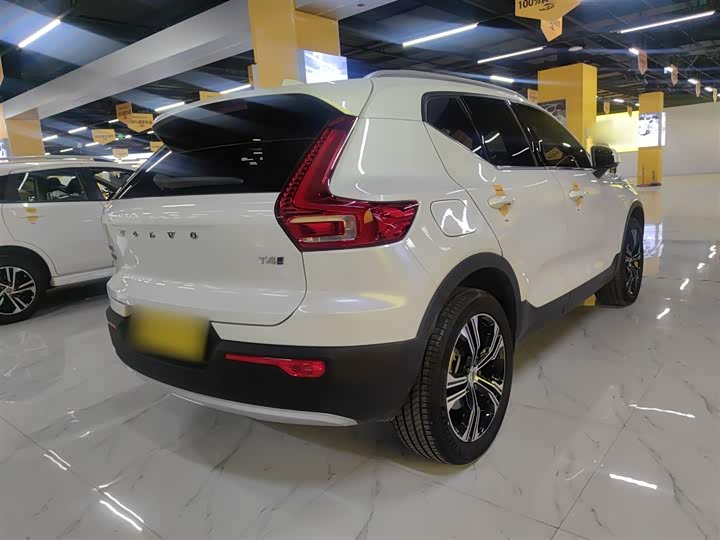 Фото 7 - Volvo XC40