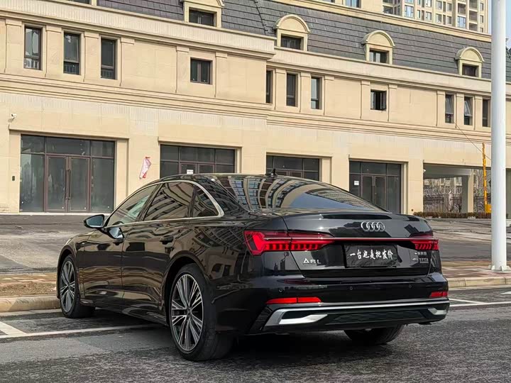 Фото 9 - Audi A6L