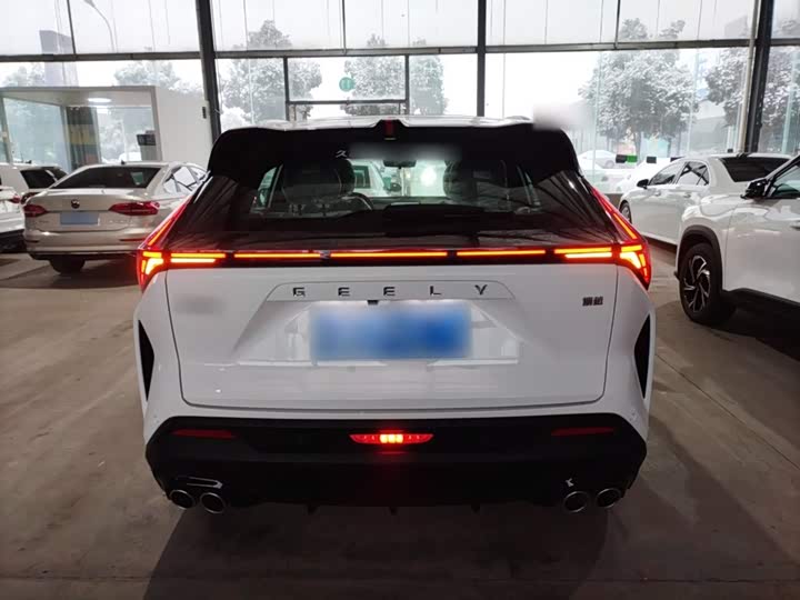 Фото 6 - Geely Atlas