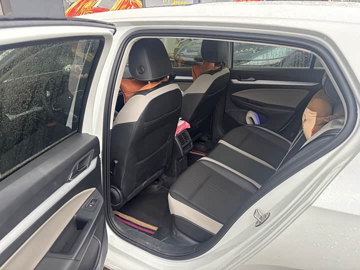 Фото 4 - Volkswagen Golf