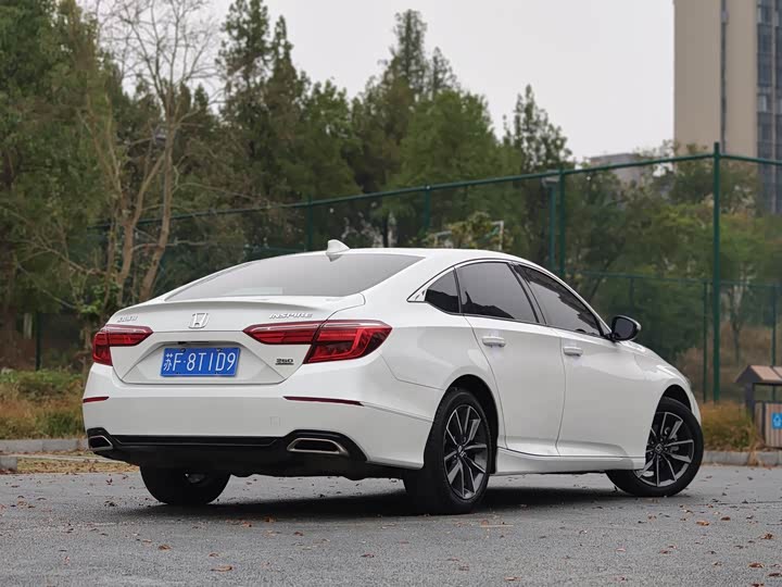 Фото 4 - Honda Inspire