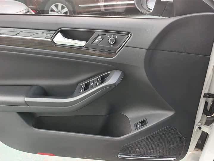 Фото 7 - Volkswagen Sagitar L