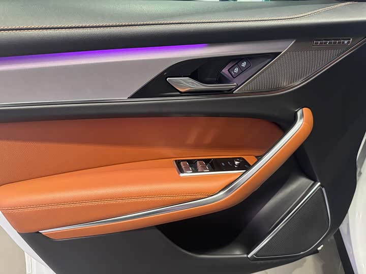 Фото 8 - Jaguar F-Pace