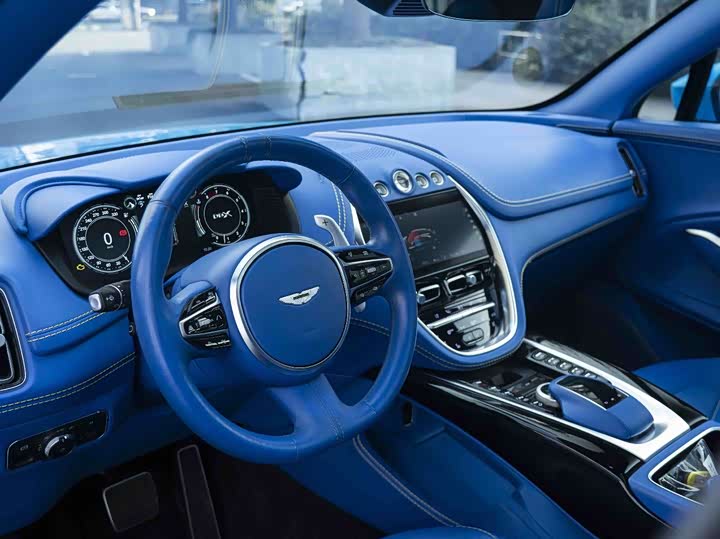 Фото 6 - Aston Martin DBX