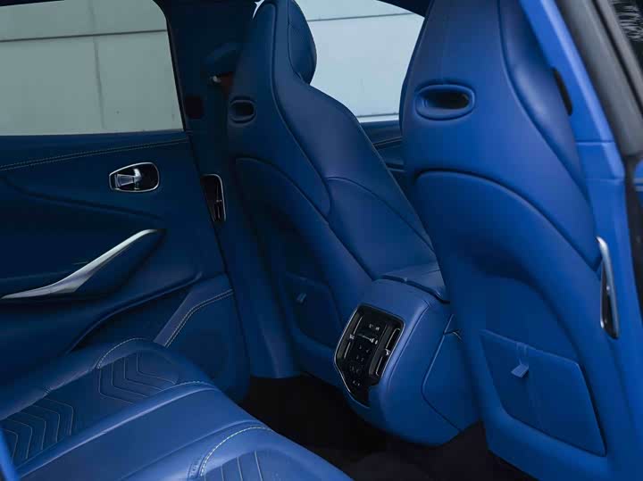 Фото 8 - Aston Martin DBX