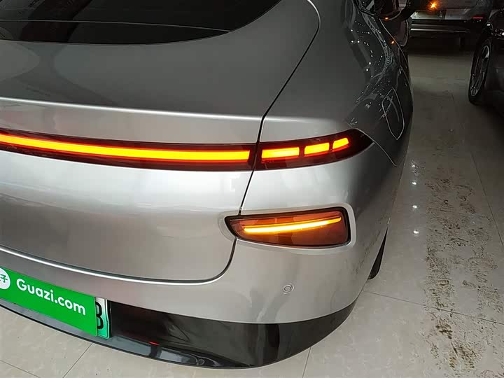 Фото 8 - XPeng P7