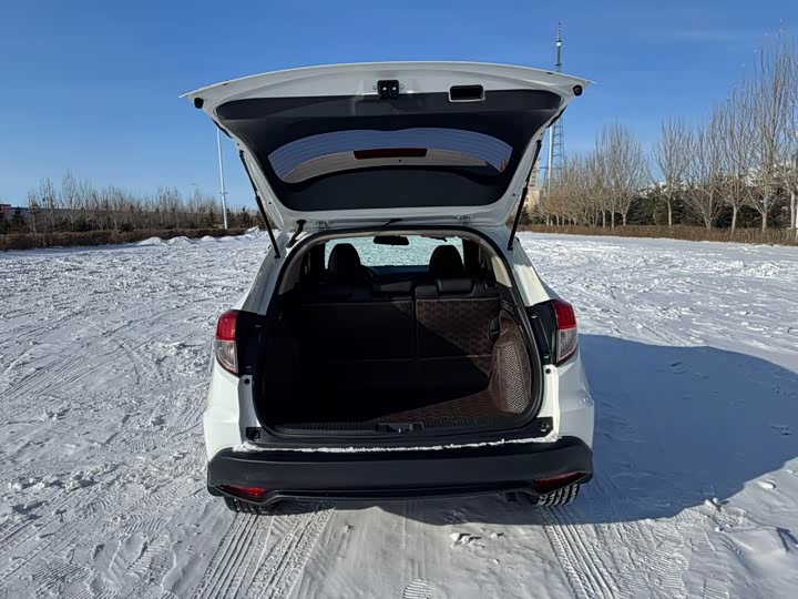 Фото 9 - Honda Vezel