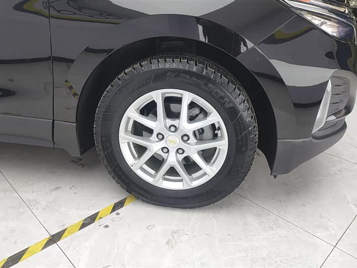 Фото 6 - Chevrolet Equinox