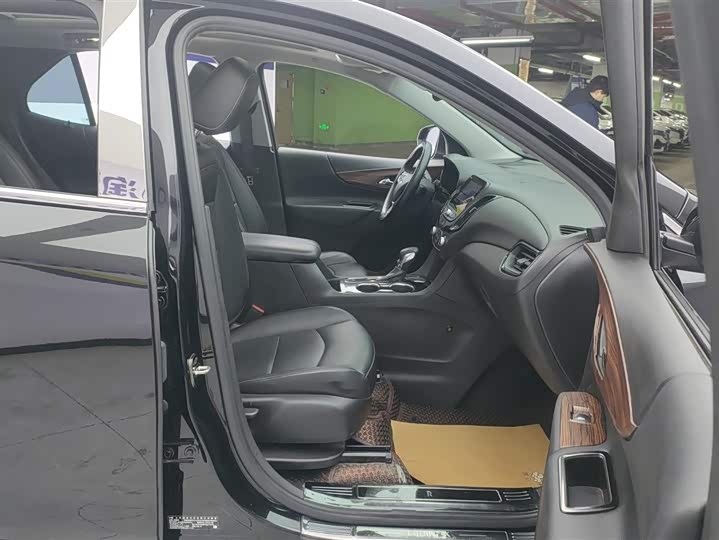 Фото 8 - Chevrolet Equinox