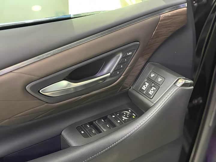 Фото 8 - Toyota Alphard