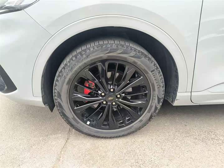 Фото 8 - Ford Escape