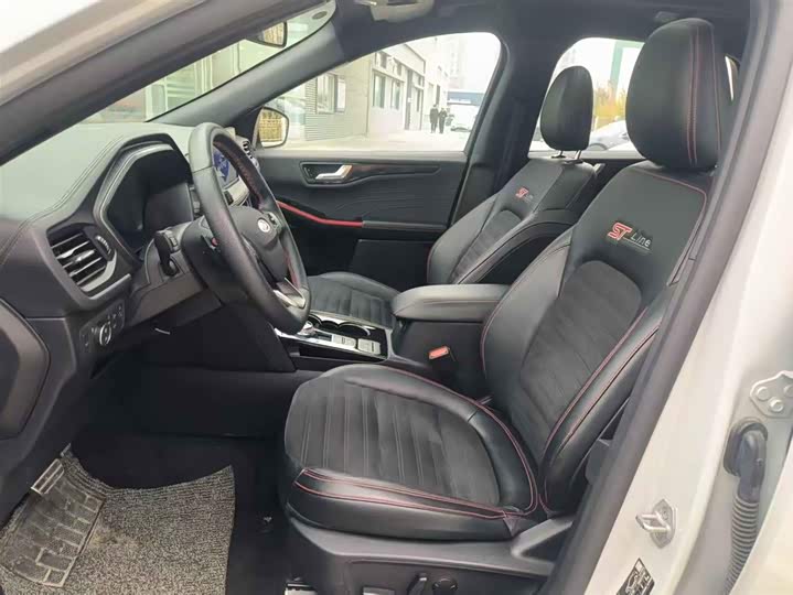 Фото 9 - Ford Escape