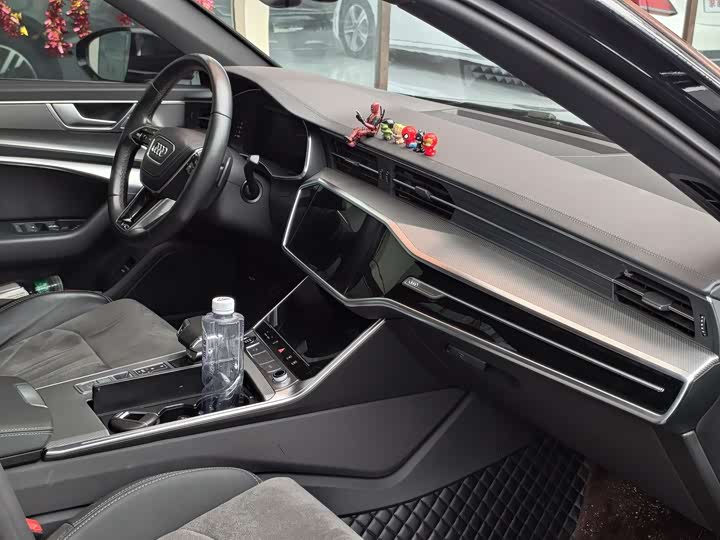 Фото 5 - Audi A6L