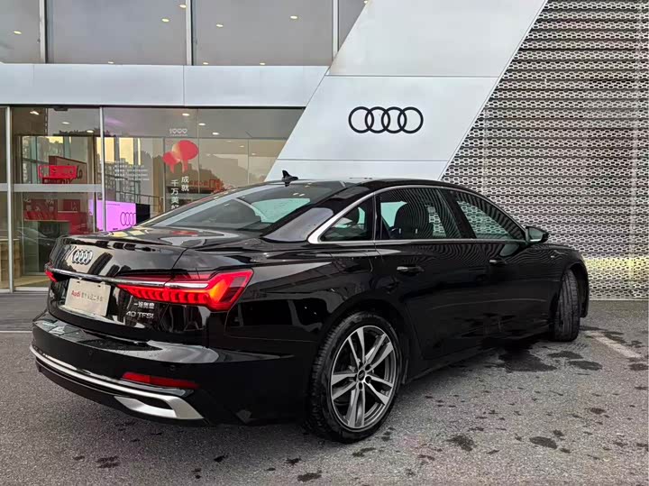 Фото 4 - Audi A6L