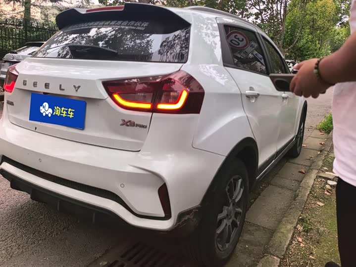 Фото 3 - Geely Vision X3