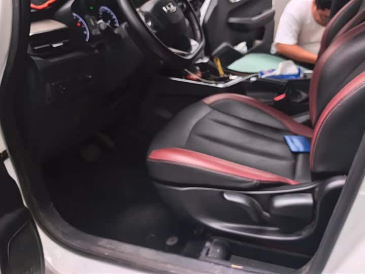 Фото 9 - Geely Vision X3