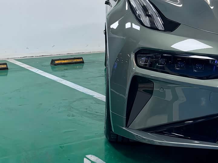 Фото 4 - Zeekr 001