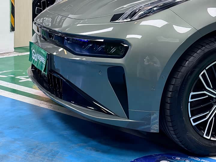 Фото 6 - Zeekr 001