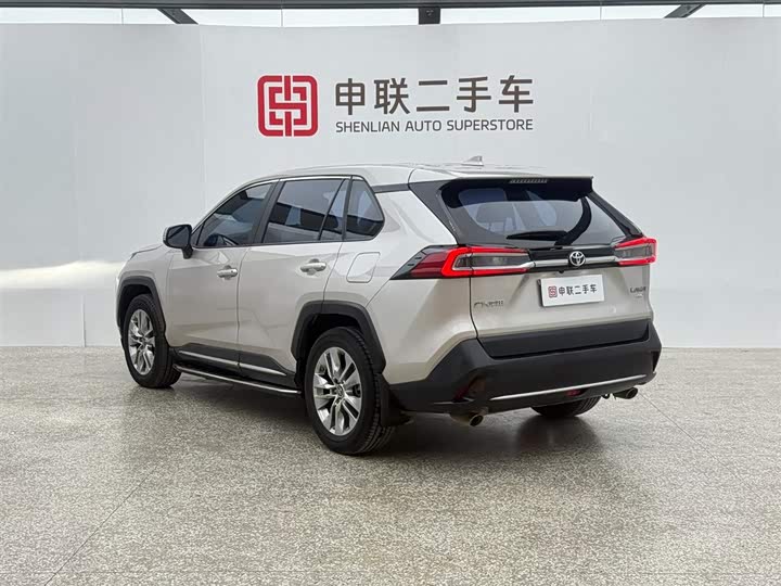 Фото 2 - Toyota Wildlander