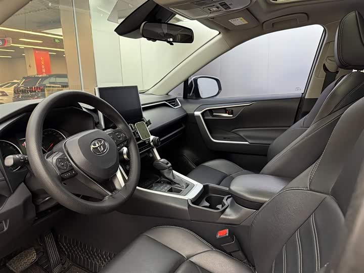 Фото 6 - Toyota Wildlander