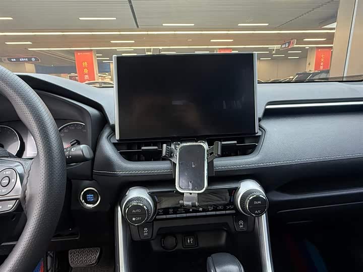 Фото 8 - Toyota Wildlander