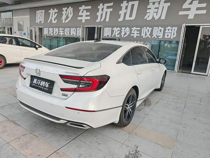 Фото 6 - Honda Accord