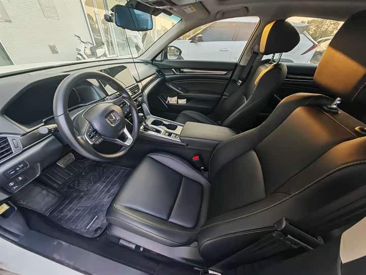 Фото 7 - Honda Accord