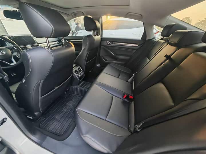 Фото 8 - Honda Accord