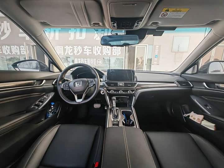 Фото 9 - Honda Accord