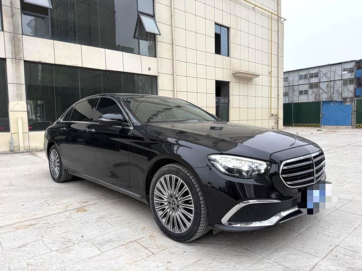 Фото 2 - Mercedes-Benz E-Class