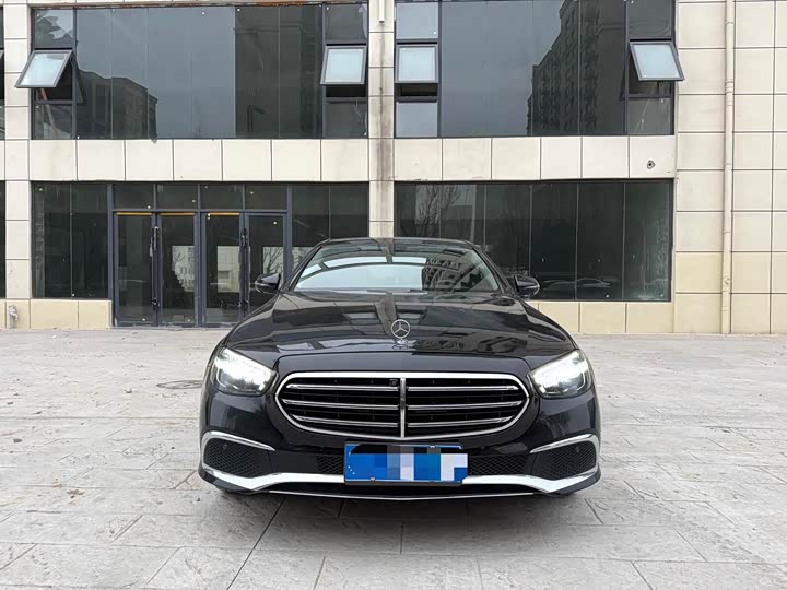 Фото 3 - Mercedes-Benz E-Class