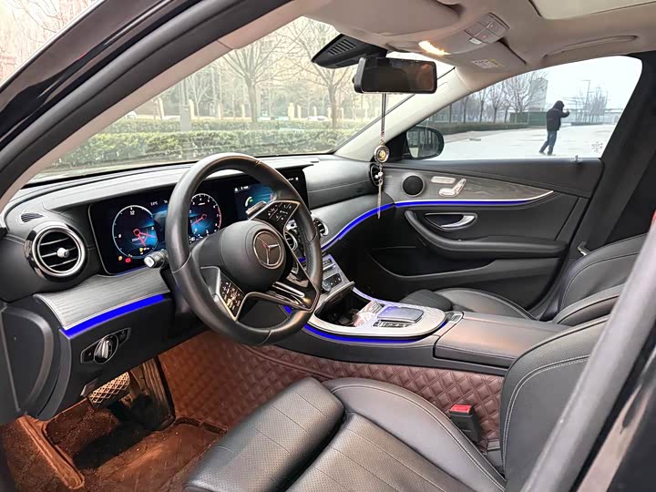 Фото 4 - Mercedes-Benz E-Class