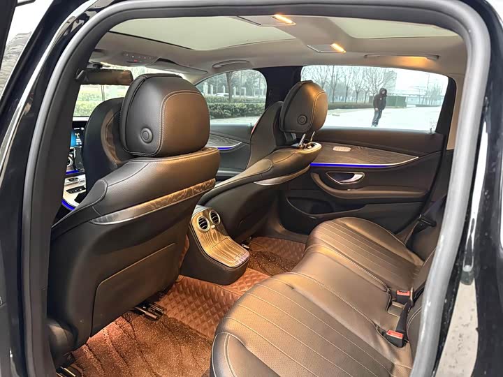 Фото 5 - Mercedes-Benz E-Class