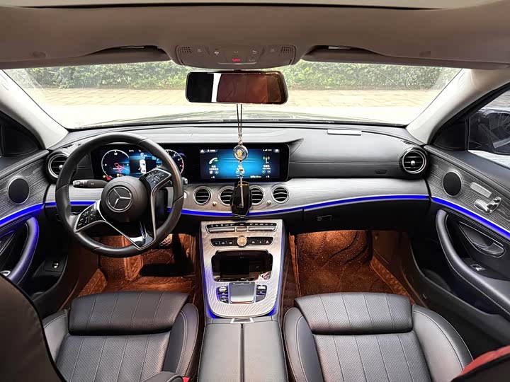 Фото 6 - Mercedes-Benz E-Class