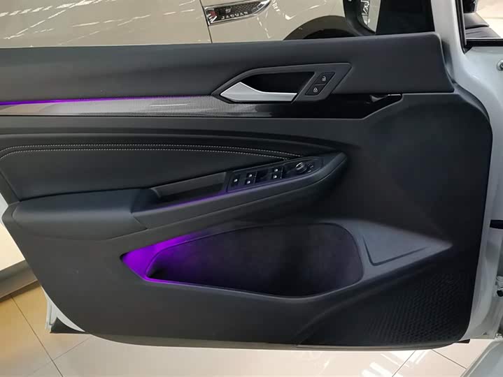 Фото 7 - Volkswagen Golf