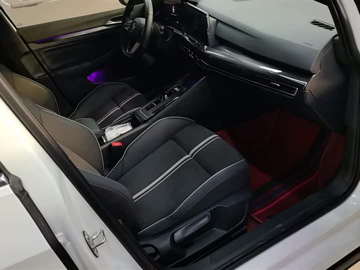 Фото 8 - Volkswagen Golf