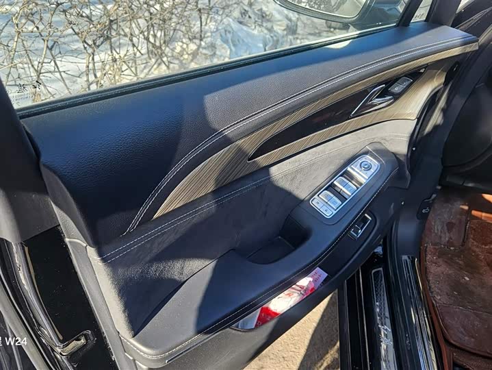 Фото 7 - Hongqi H9