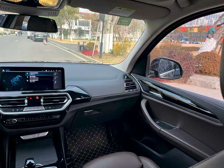 Фото 8 - BMW iX3