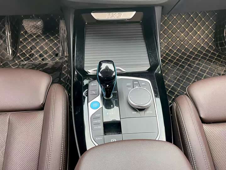 Фото 9 - BMW iX3