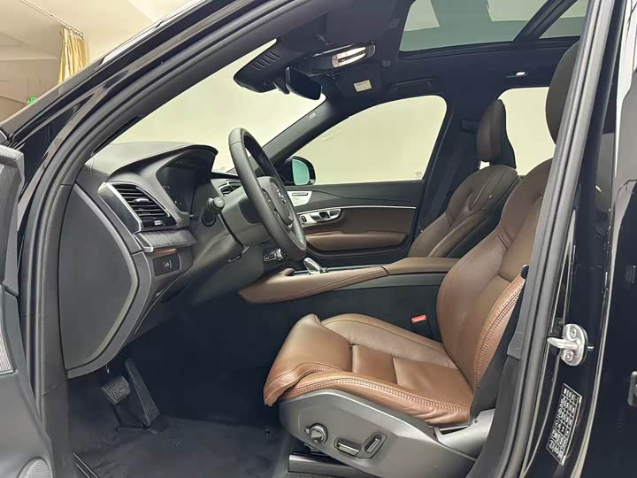 Фото 7 - Volvo XC90