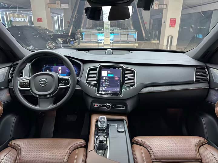 Фото 9 - Volvo XC90