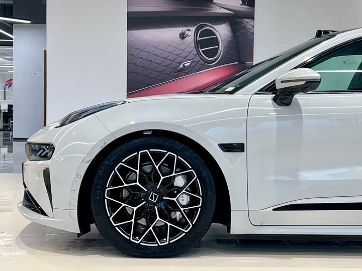 Фото 3 - Zeekr 001