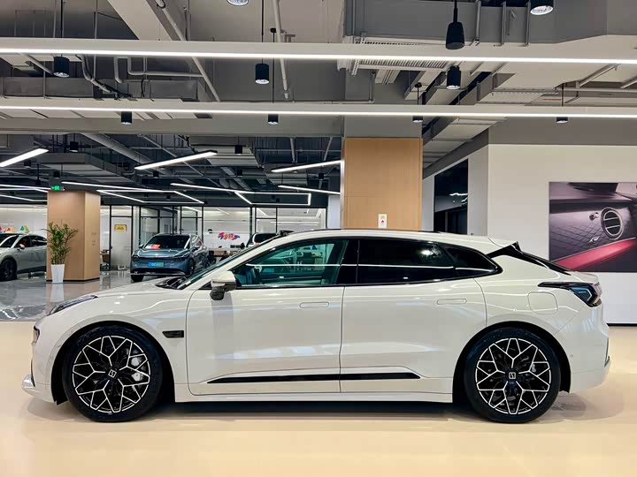 Фото 4 - Zeekr 001