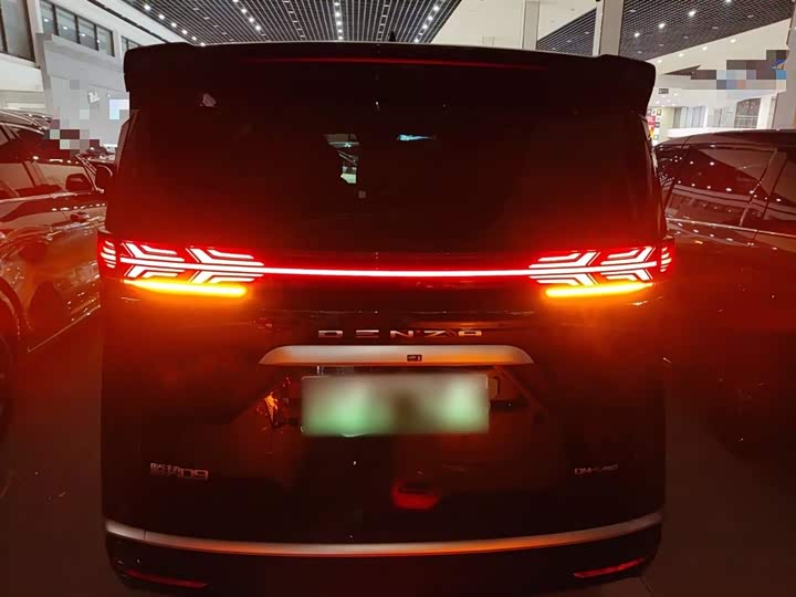 Фото 6 - Denza D9