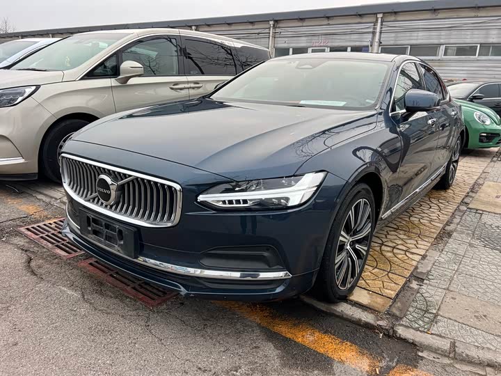 Фото 1 - Volvo S90