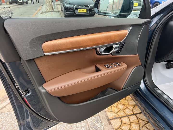 Фото 2 - Volvo S90