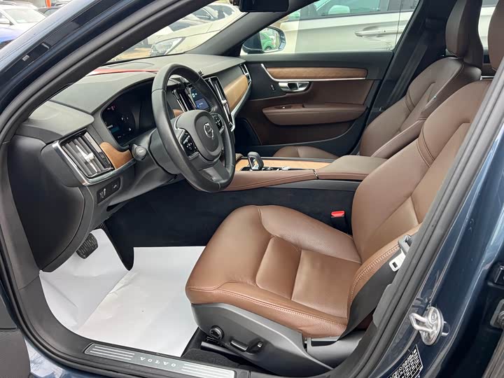 Фото 3 - Volvo S90