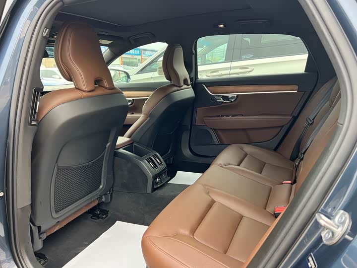 Фото 6 - Volvo S90