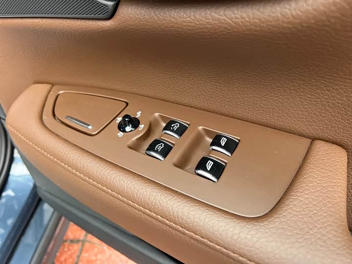 Фото 8 - Volvo S90