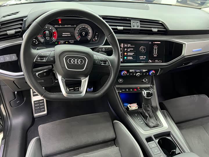 Фото 8 - Audi Q3